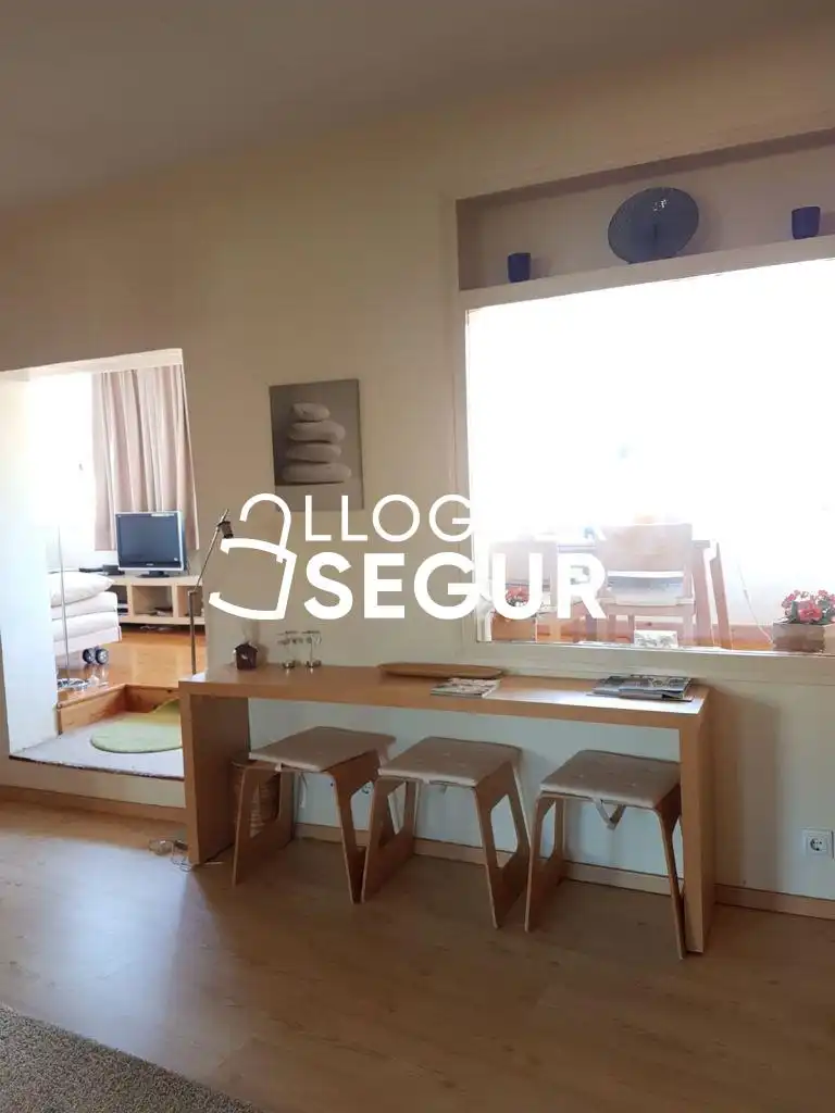 Sala d'estar de Àtic de lloguer en Barcelona amb Aire condicionat i Moblat