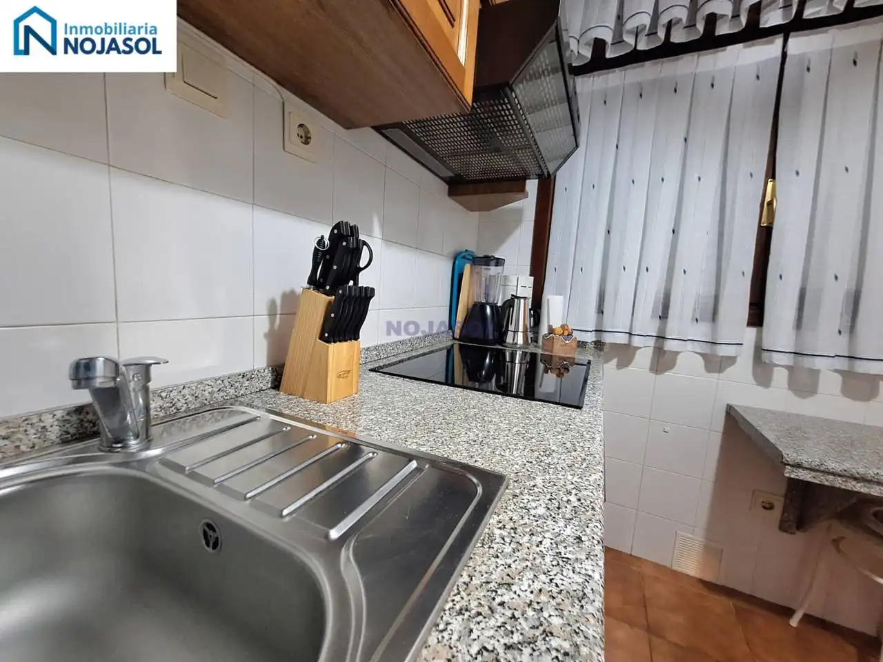 Cuina de Dúplex de lloguer en Noja amb Calefacció, Terrassa i Moblat