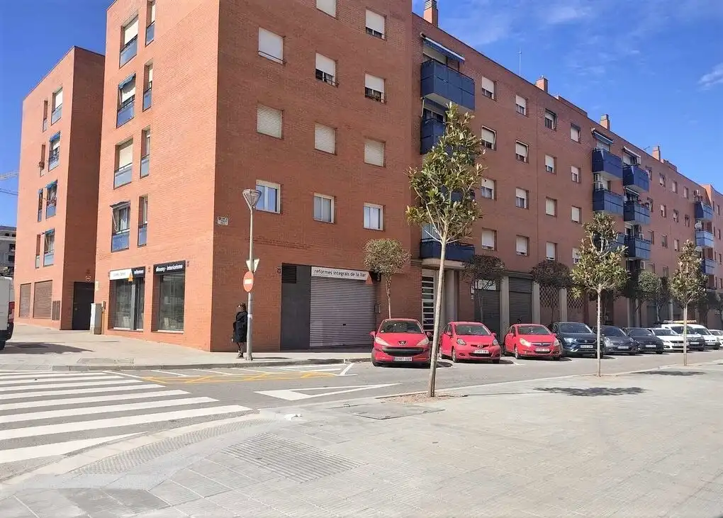 Local comercial en venta en Martorell, imagen 2