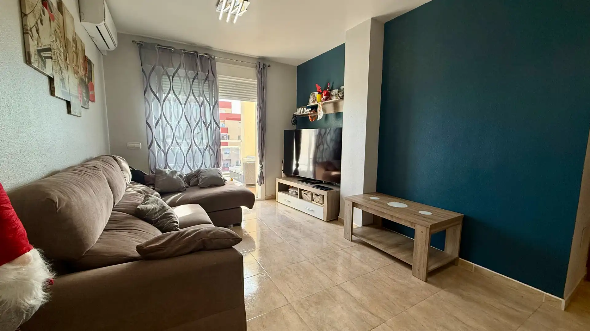 Sala de estar de Piso en venta en Roquetas de Mar con Terraza, Amueblado y Piscina comunitaria