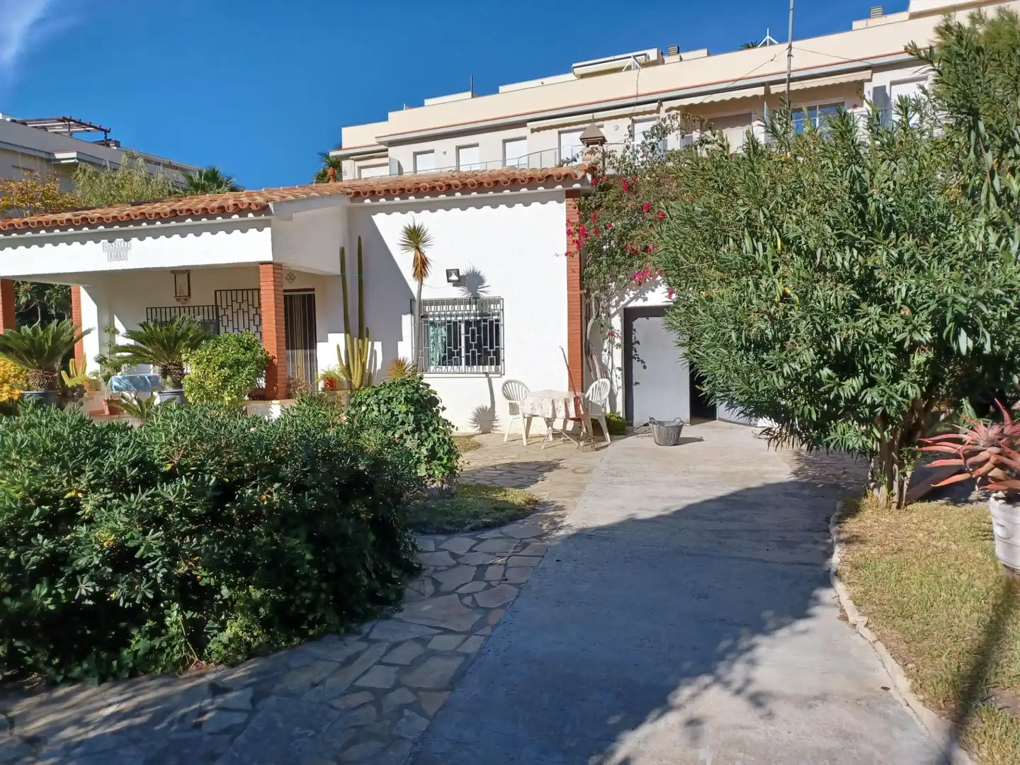 Vista exterior de Casa o xalet en venda en Cubelles amb Jardí privat