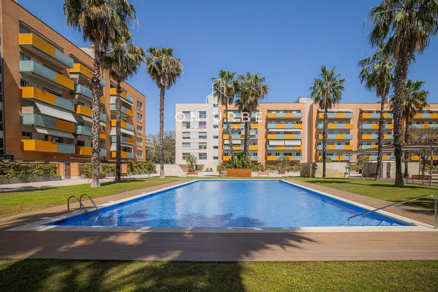 Schwimmbecken von Wohnung zum Verkauf in Barcelona mit Klimaanlage, Terrasse und Abstellraum