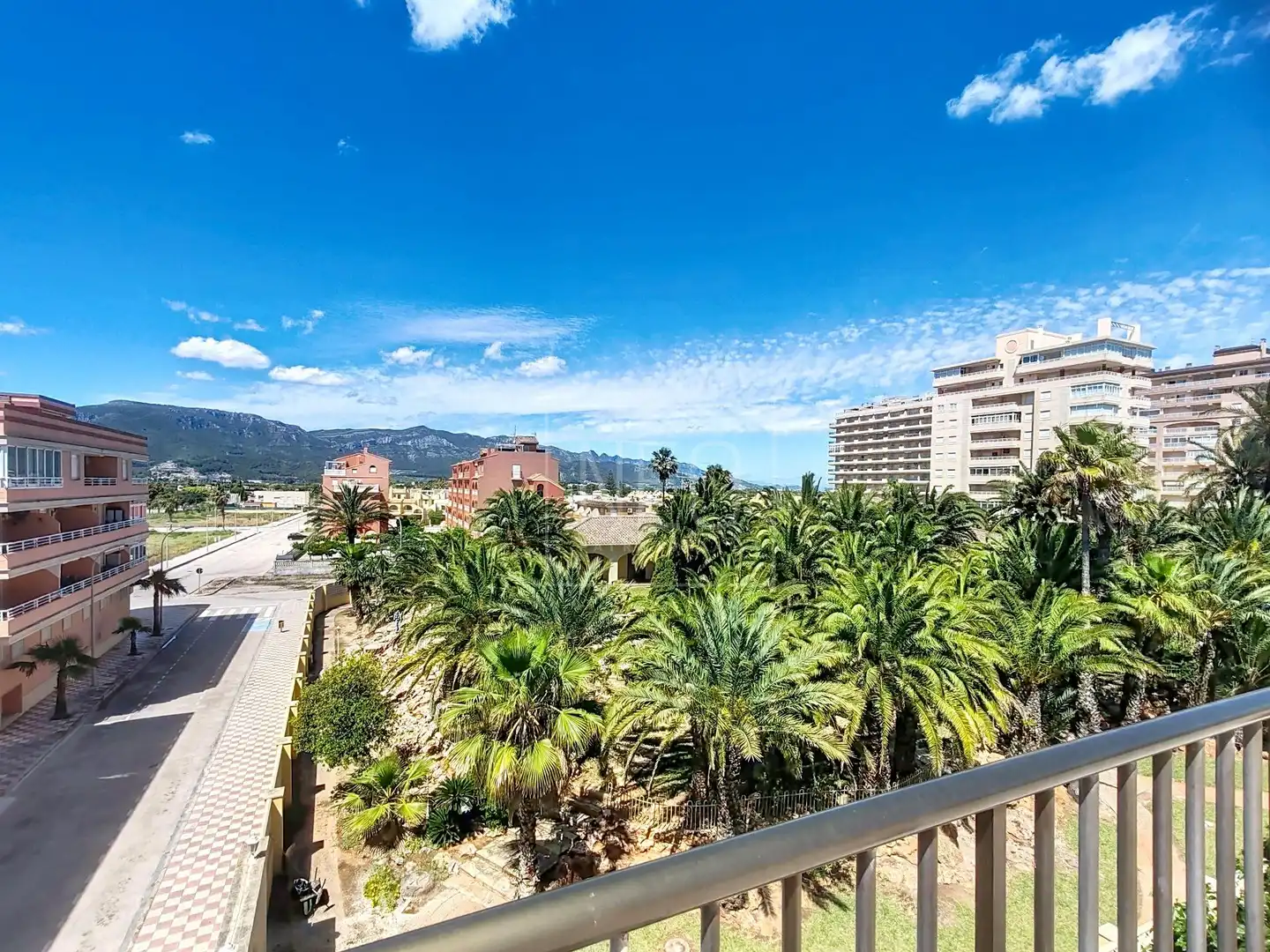 Vista exterior de Ático en venta en Tavernes de la Valldigna con Terraza, Trastero y Piscina comunitaria