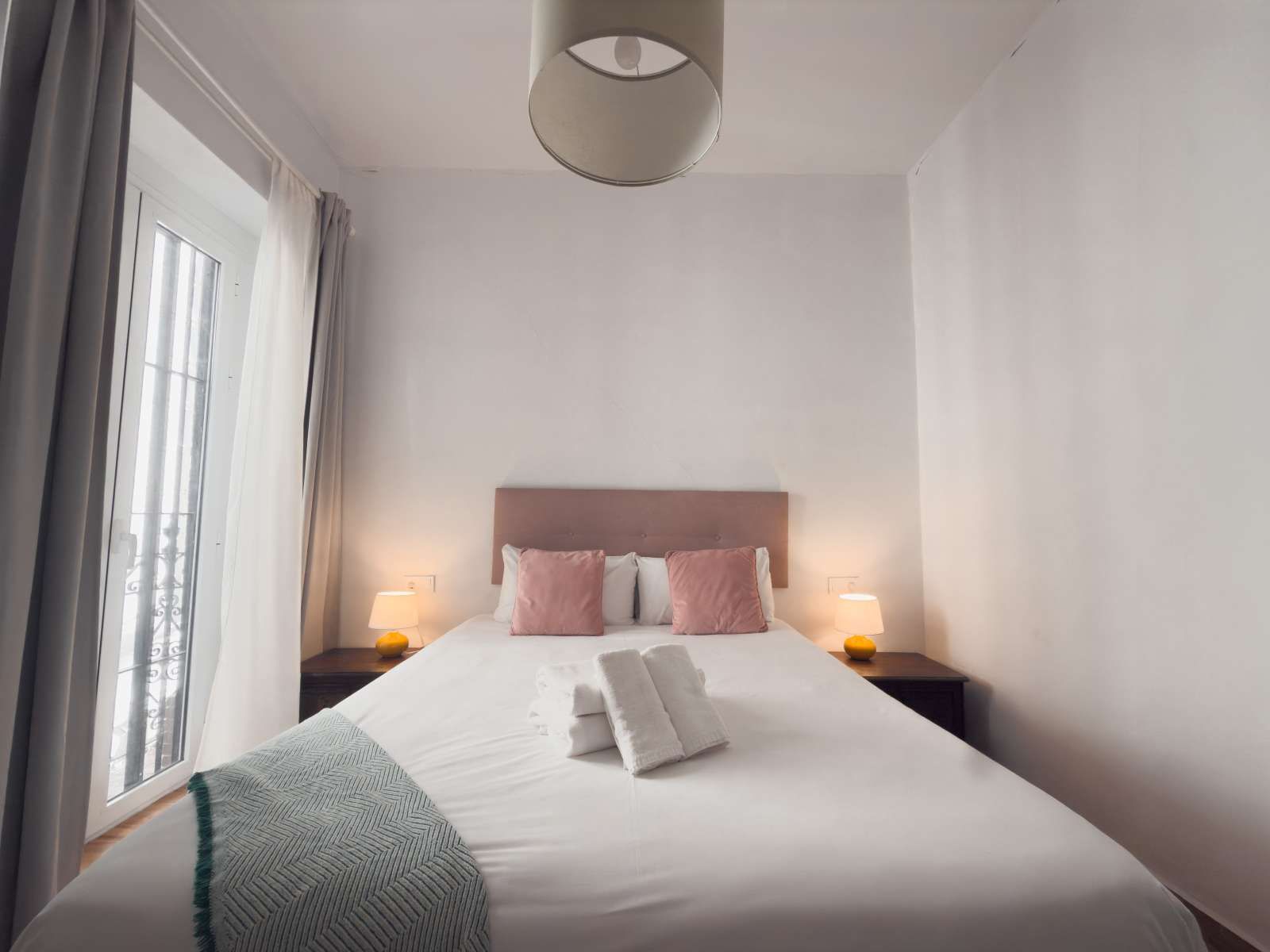 Bedroom of Study to share in  Sevilla Capital  with Air Conditioner and Terrace