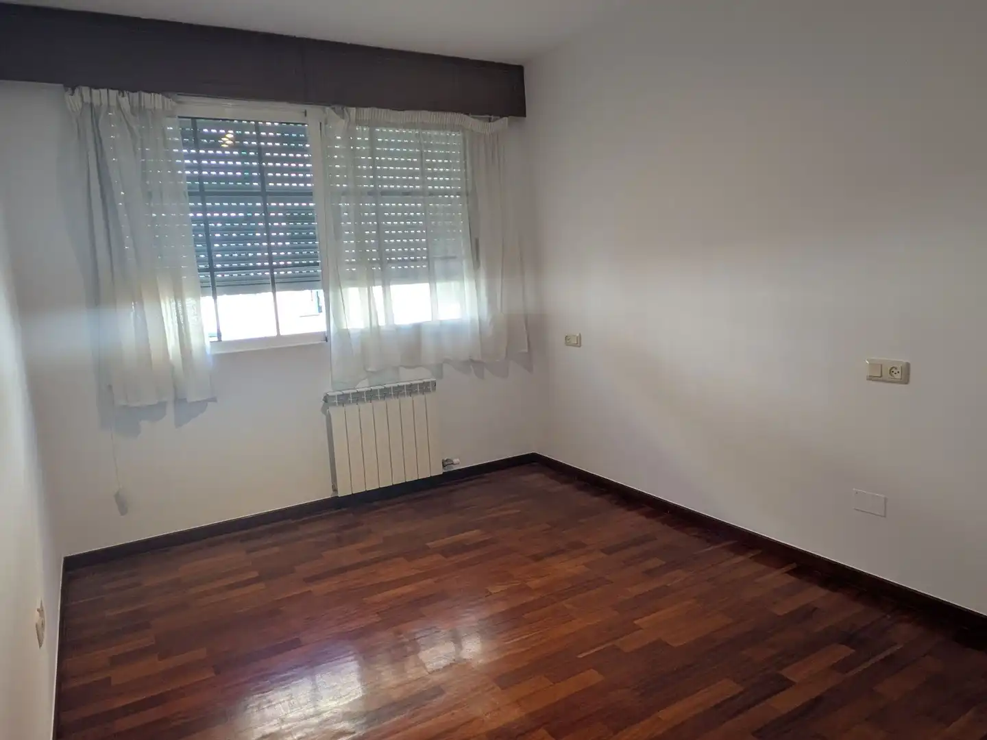 Habitación de Piso en venta en Carballo con Calefacción y Trastero