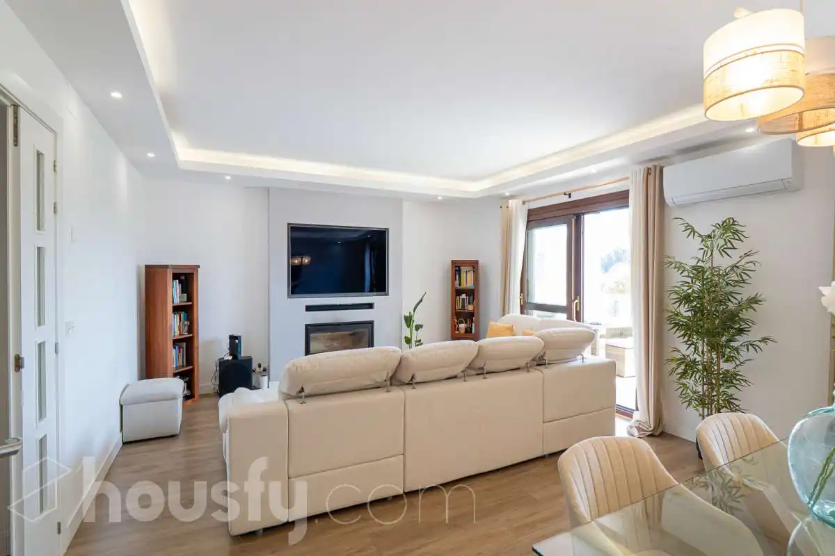 Living room of Houses for sale in Estepona  with Air Conditioner, Heating and Private garden