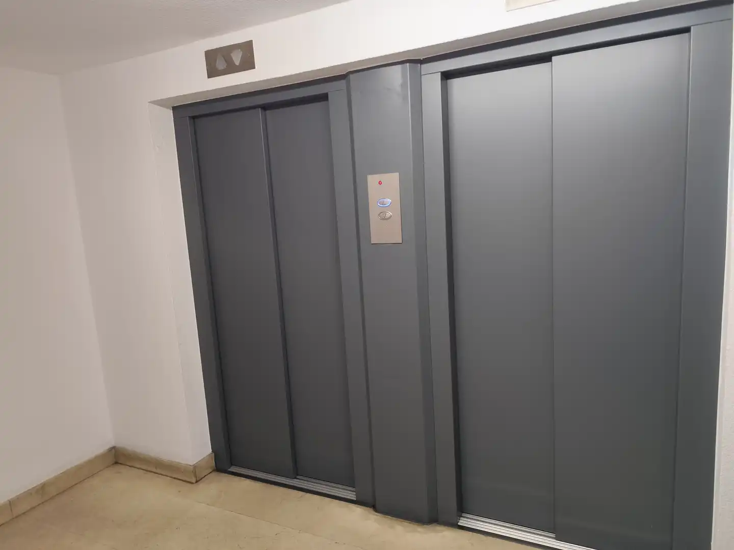 Garage zum Verkauf in Barcelona mit Alarm