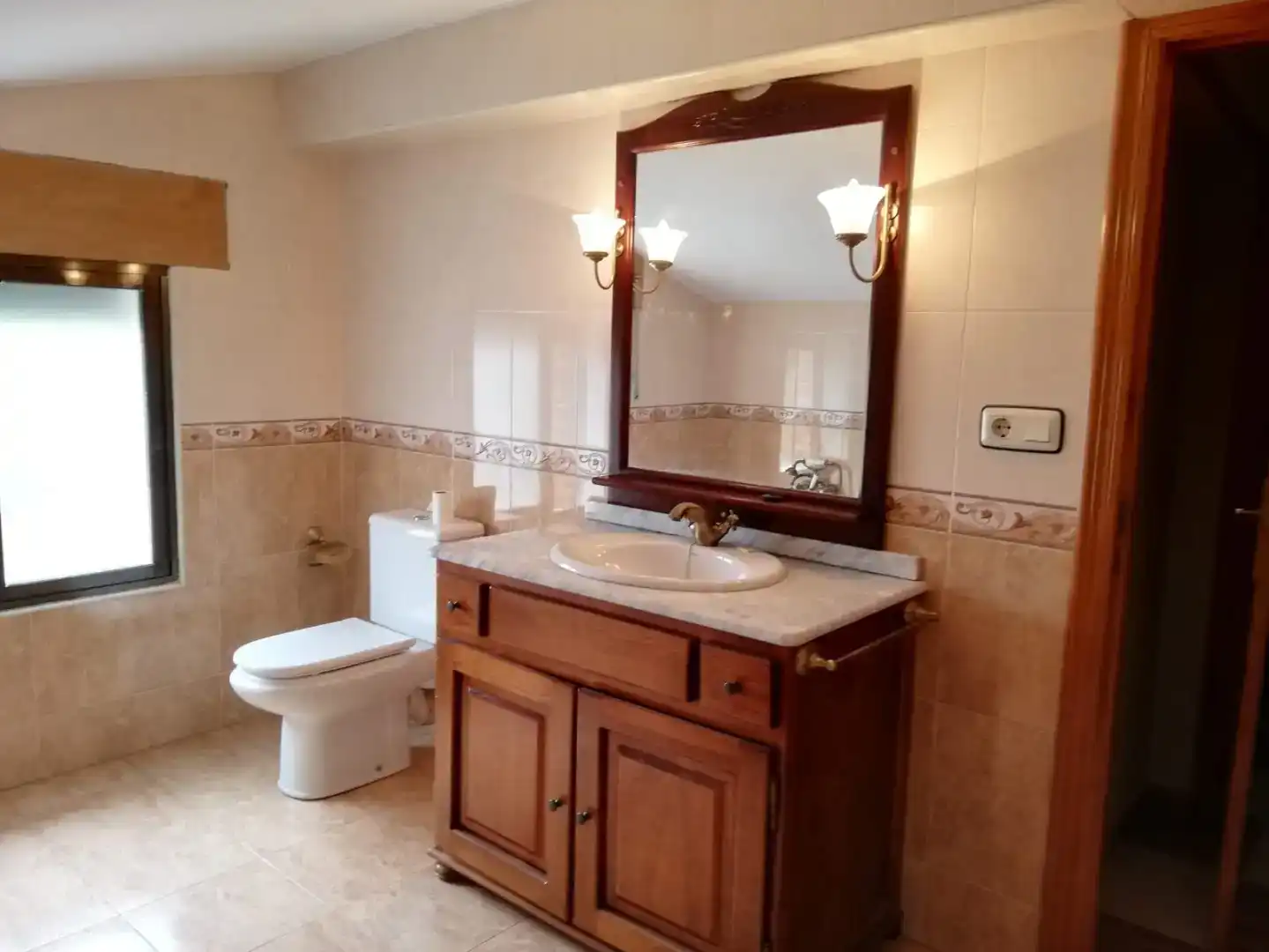 Badezimmer von Wohnungen zur Miete in Plasencia
