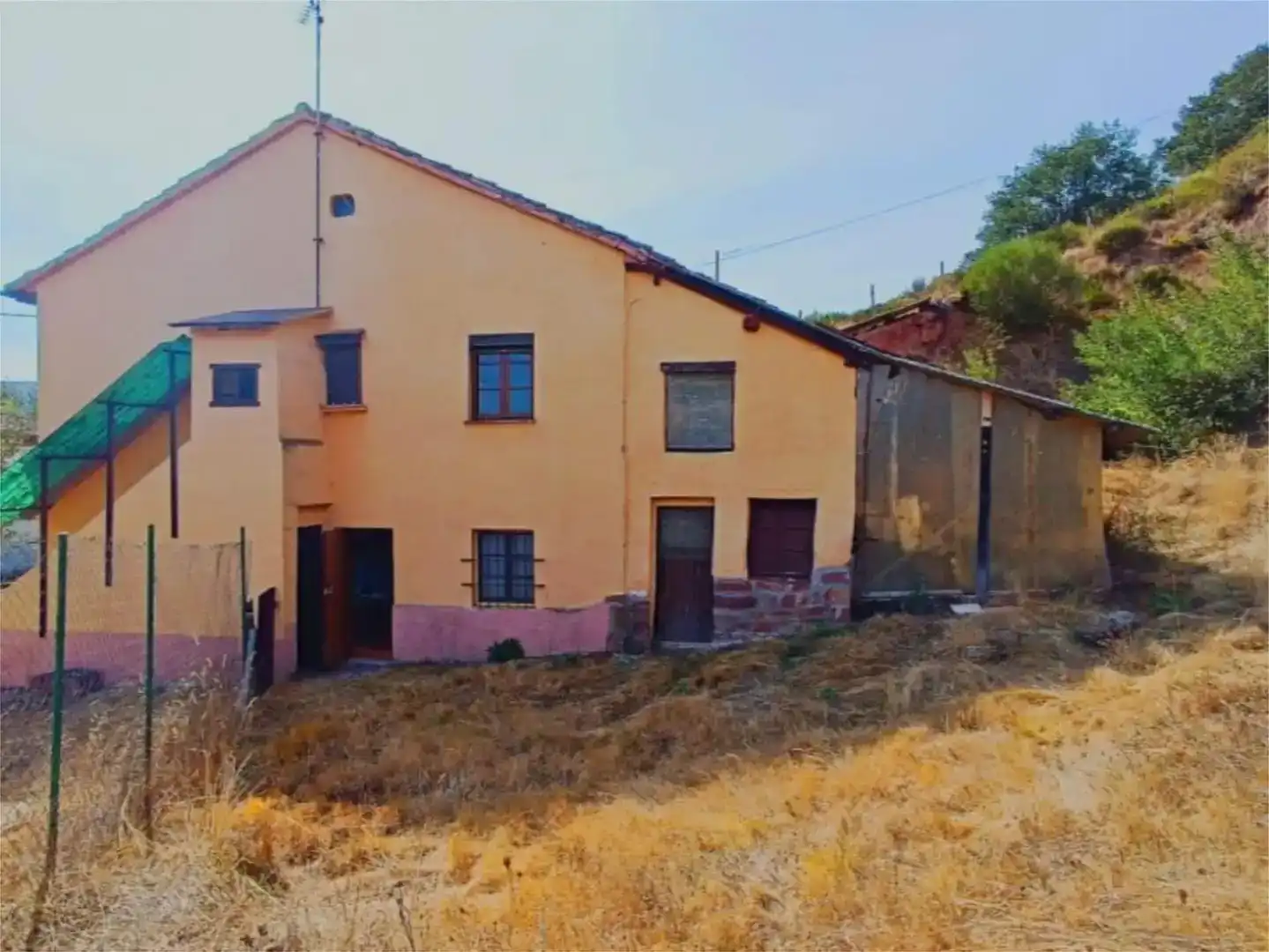 Vista exterior de Pis en venda en Cervera de Pisuerga amb Jardí privat, Parquet i Traster