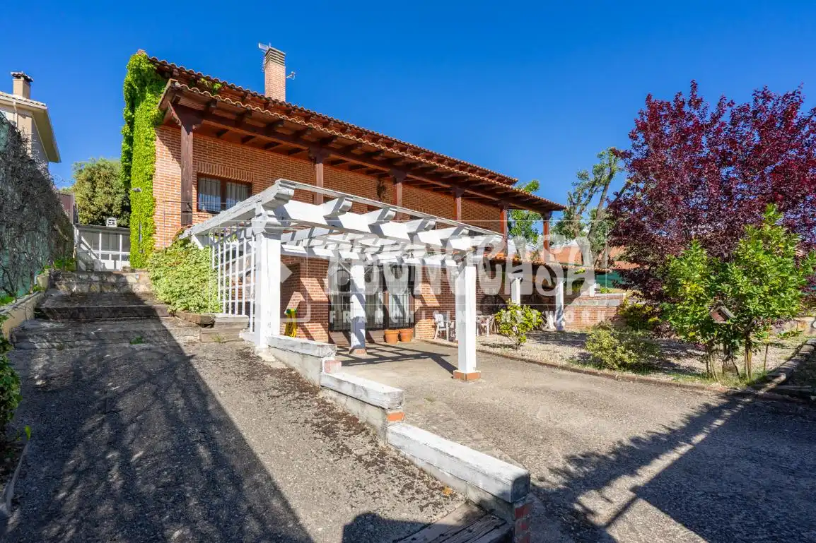 Vista exterior de Casa o chalet en venta en Guadalix de la Sierra