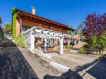 Casa con balcón en venta en Guadalix de la Sierra