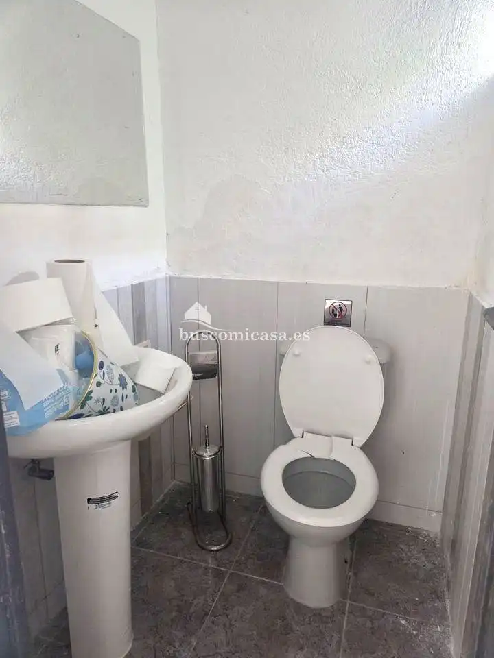 Bany de Casa o xalet en venda en Jaén amb Aire condicionat, Calefacció i Jardí privat