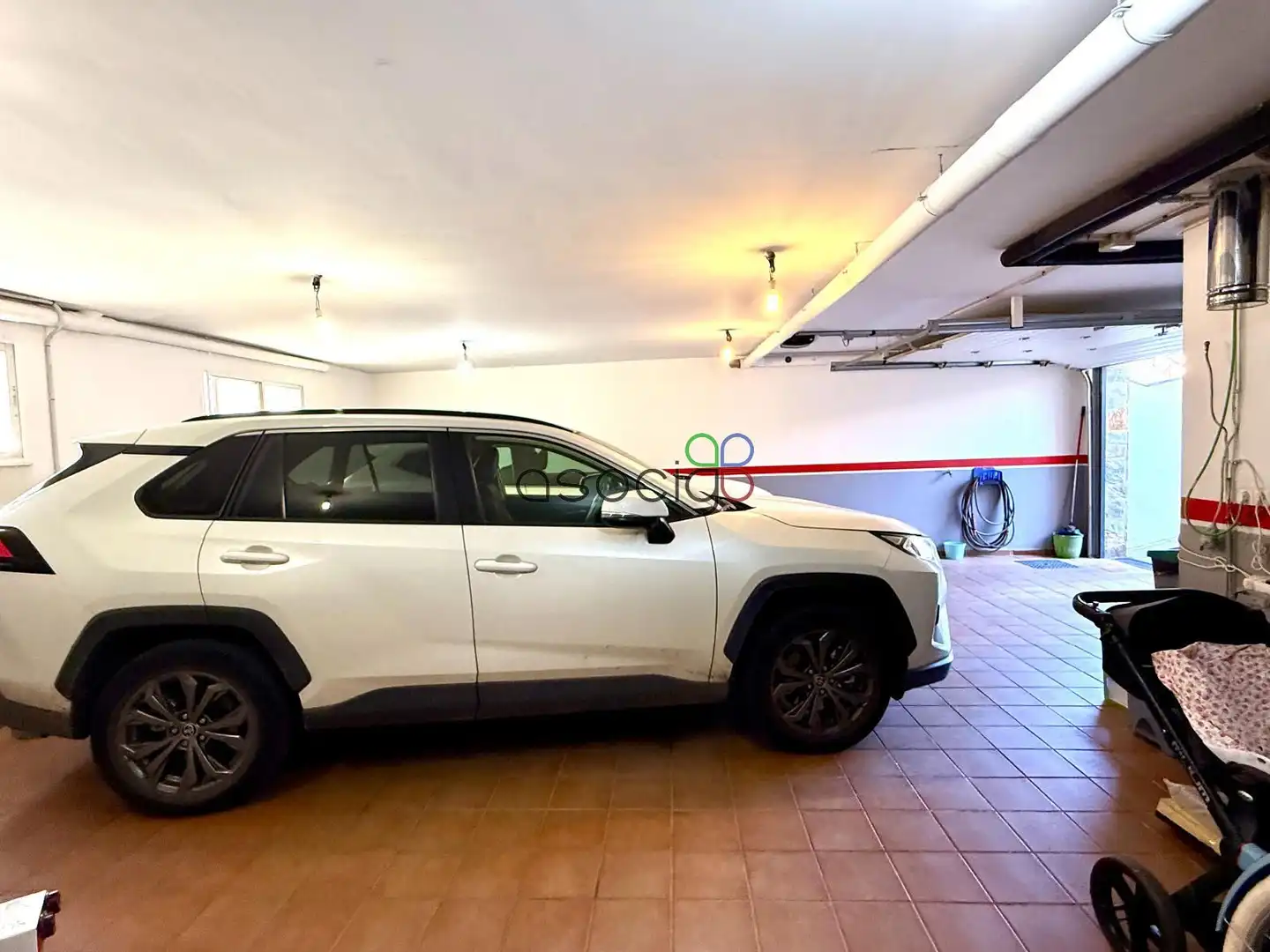 Parking de Casa adosada en venta en Cabanillas del Campo con Aire acondicionado, Calefacción y Jardín privado