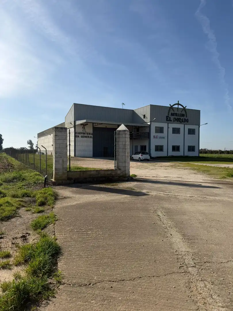 Vista exterior de Nave industrial en venta en Cantillana