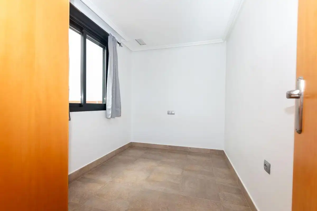 Habitación de Apartamento en venta en Torrevieja con Terraza y Balcón