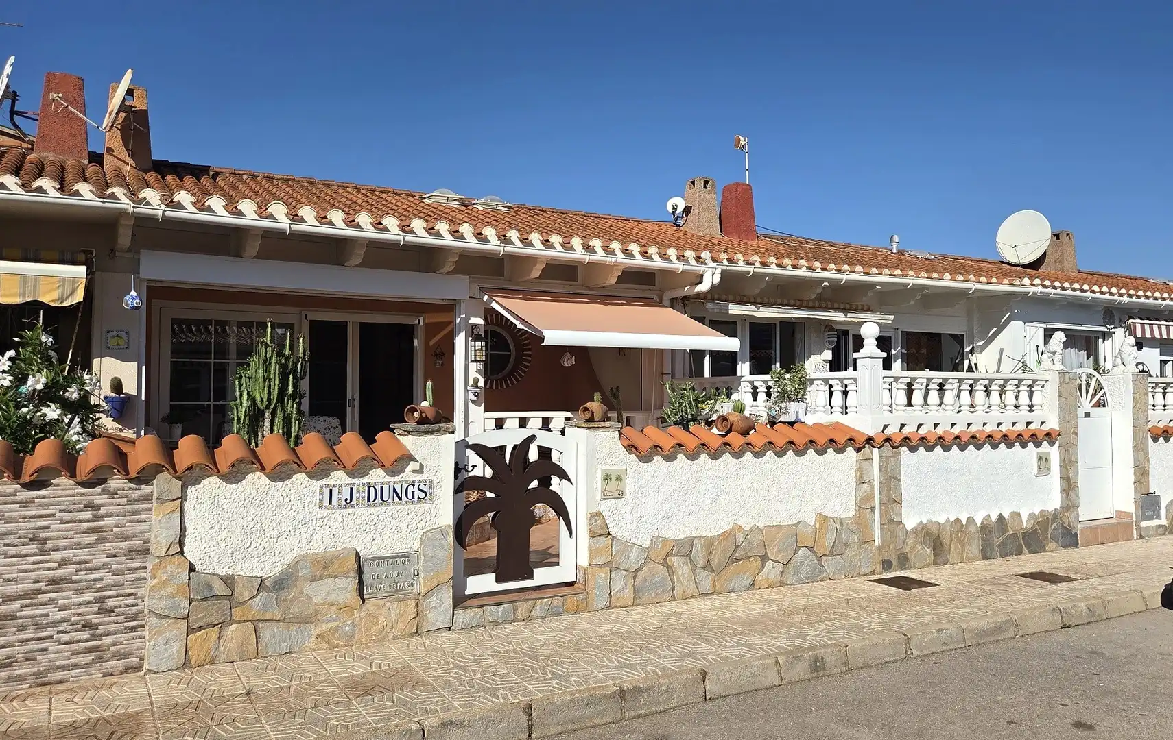 Vista exterior de Casa adosada en venta en Cartagena con Jardín privado, Terraza y Amueblado