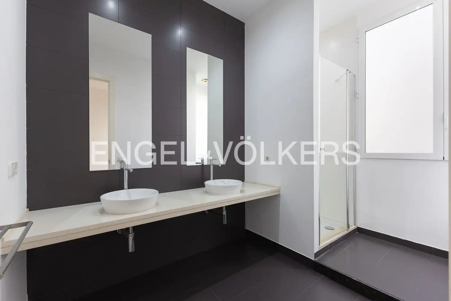 Bathroom of Flat for rent in Valencia  with Air Conditioner, Heating and Parquet flooring