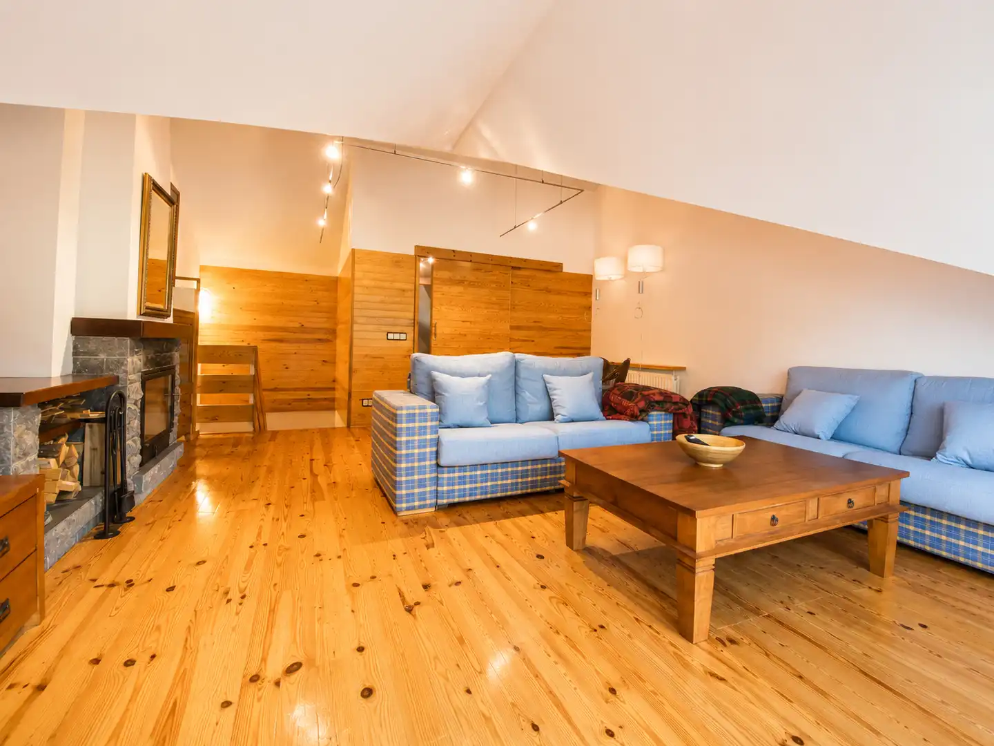 Sala de estar de Casa adosada de alquiler en Canillo con Calefacción, Parquet y Terraza