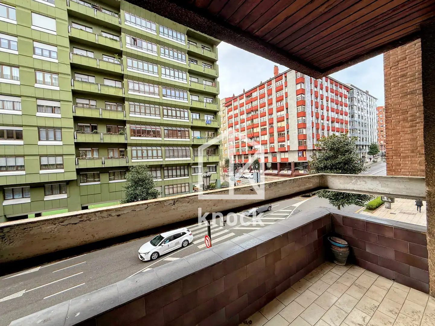 Vista exterior de Pis en venda en Oviedo  amb Calefacció, Parquet i Traster