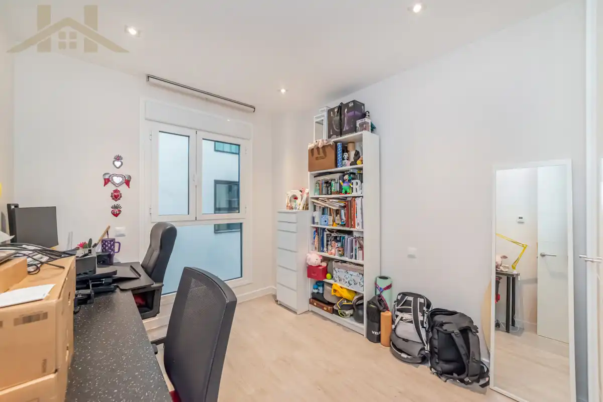 Bedroom of Flat for sale in Móstoles  with Air Conditioner, Heating and Storage room