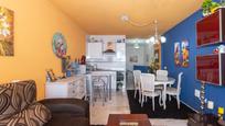 Sala d'estar de Dúplex en venda en Estepona amb Aire condicionat, Terrassa i Piscina