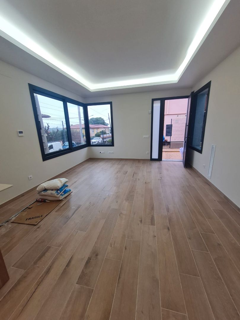 Sala de estar de Casa o chalet en venta en Sant Esteve Sesrovires con Aire acondicionado, Calefacción y Jardín privado