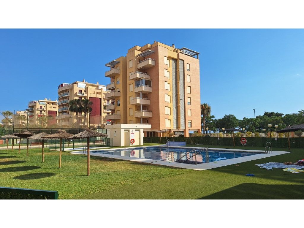 Piscina de Pis en venda en Vélez-Málaga amb Aire condicionat, Jardí privat i Terrassa