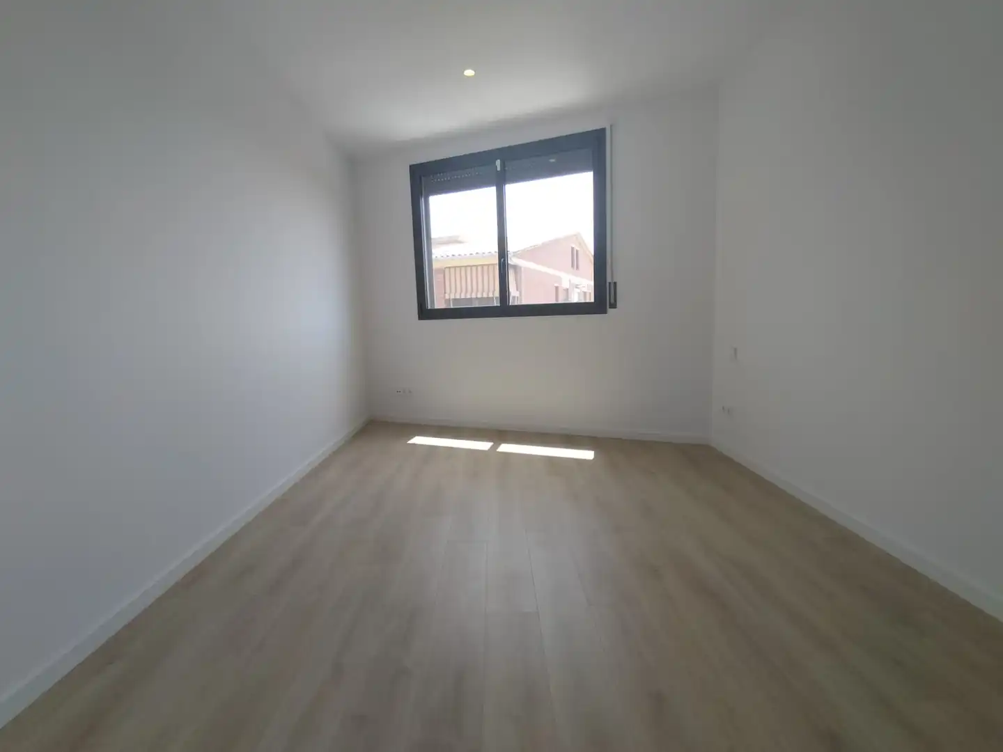 Dormitori de Casa adosada de lloguer en Santa Coloma de Gramenet amb Aire condicionat, Calefacció i Terrassa