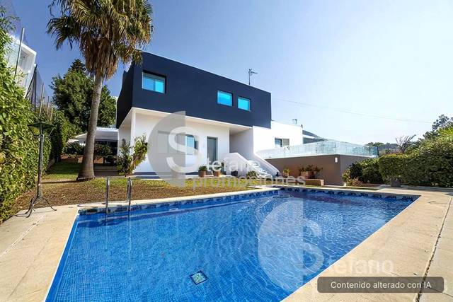 Casa-chalet en Venta en La Malagueta - Monte Sancha