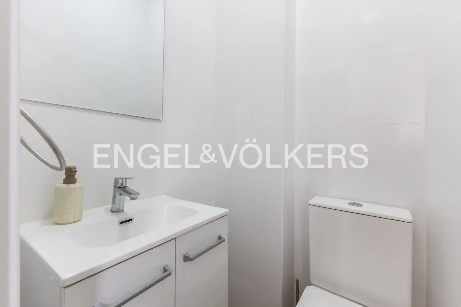 Bathroom of Flat for rent in Valencia  with Air Conditioner, Heating and Furnished