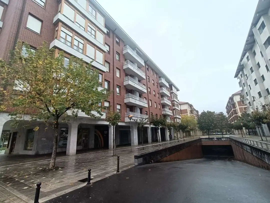 Local comercial de lloguer a Durango