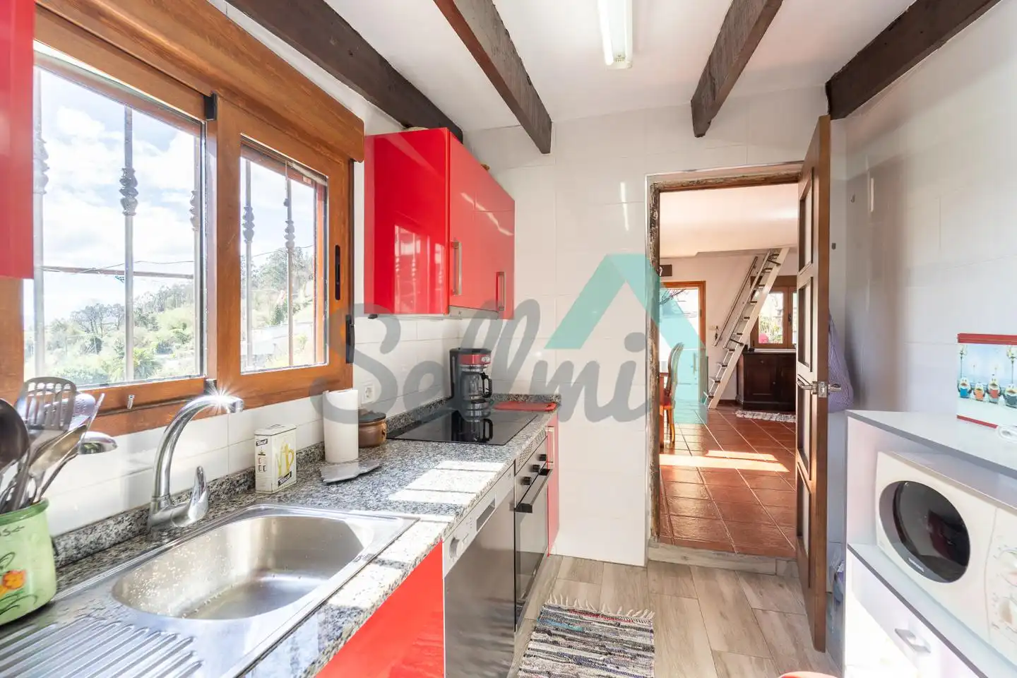 Cuina de Casa o xalet en venda en Oviedo  amb Jardí privat, Terrassa i Traster