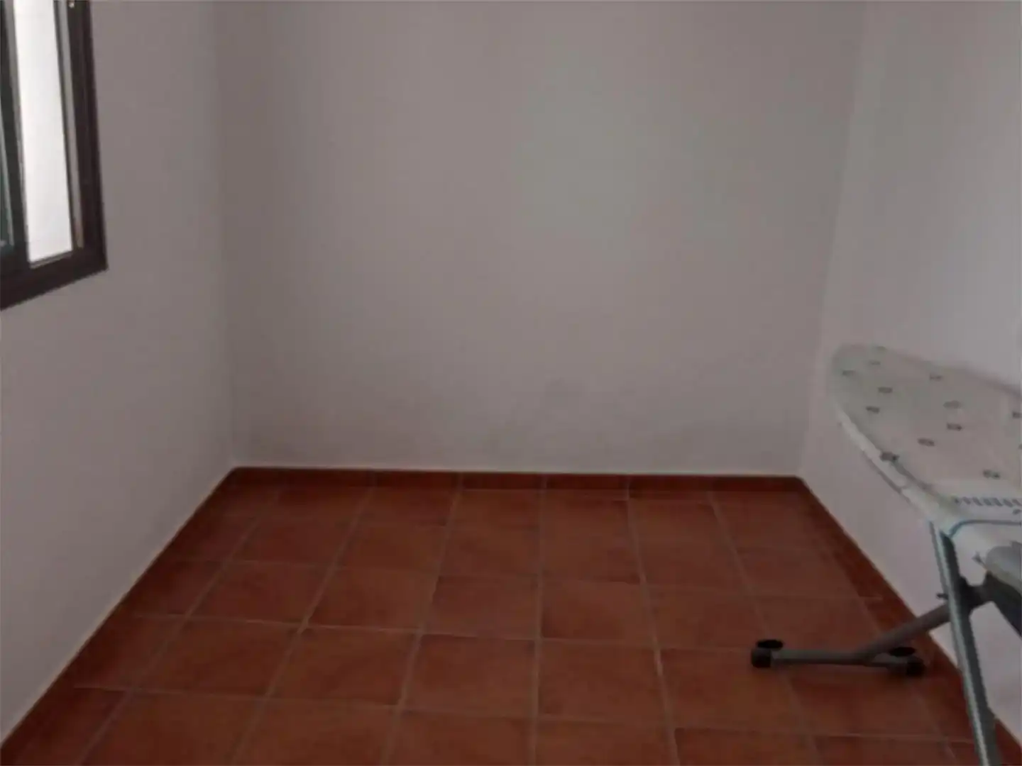 Flat for sale in Guadalcanal  with Air Conditioner and Storage room
