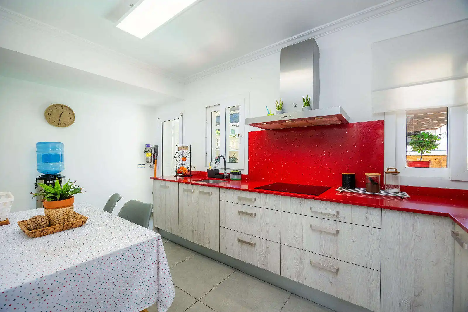 Küche von Einfamilien-Reihenhaus zum Verkauf in Capdepera mit Klimaanlage, Terrasse und Möbliert