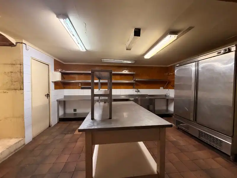 Cocina de Edificio en venta en La Bisbal d'Empordà