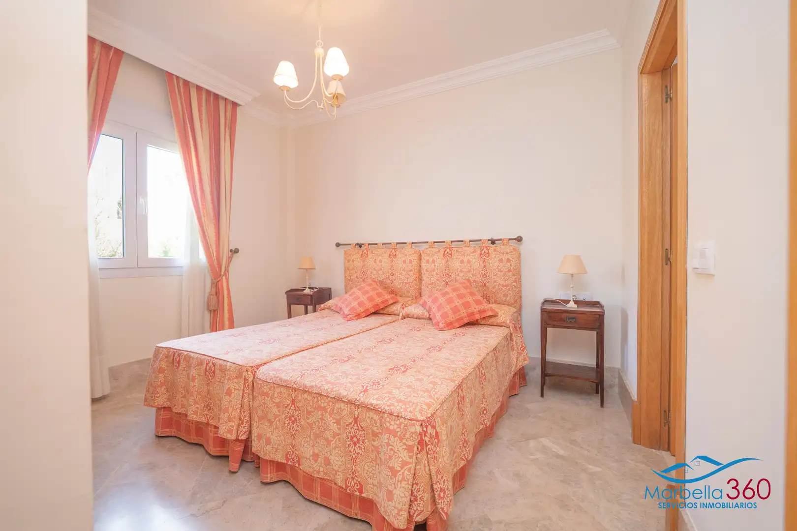 Habitación de Casa adosada en venta en Marbella con Aire acondicionado, Calefacción y Jardín privado