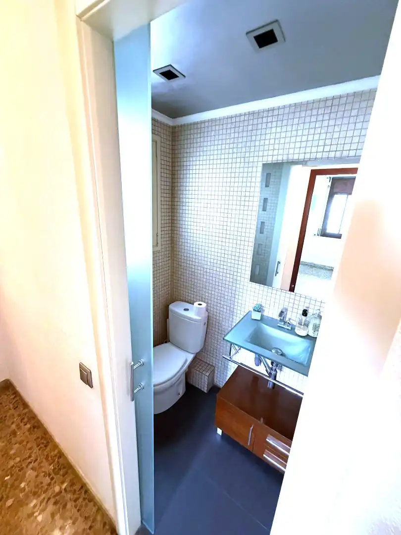 Baño de Ático en venta en L'Hospitalet de Llobregat con Aire acondicionado, Calefacción y Terraza