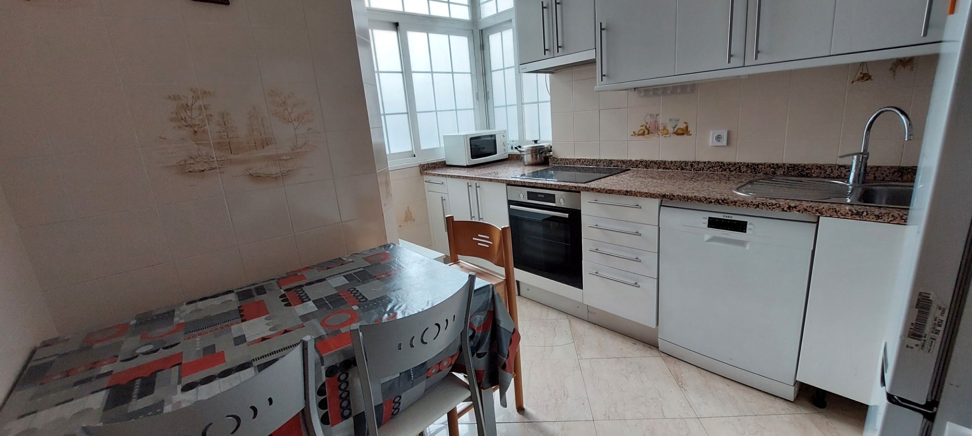 Kitchen of Flat to rent in  Madrid Capital  with Heating, Parquet flooring and Terrace