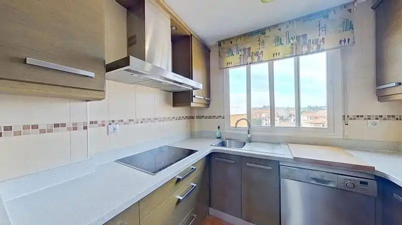 Küche von Dachboden zum Verkauf in Cúllar Vega mit Terrasse und Balkon