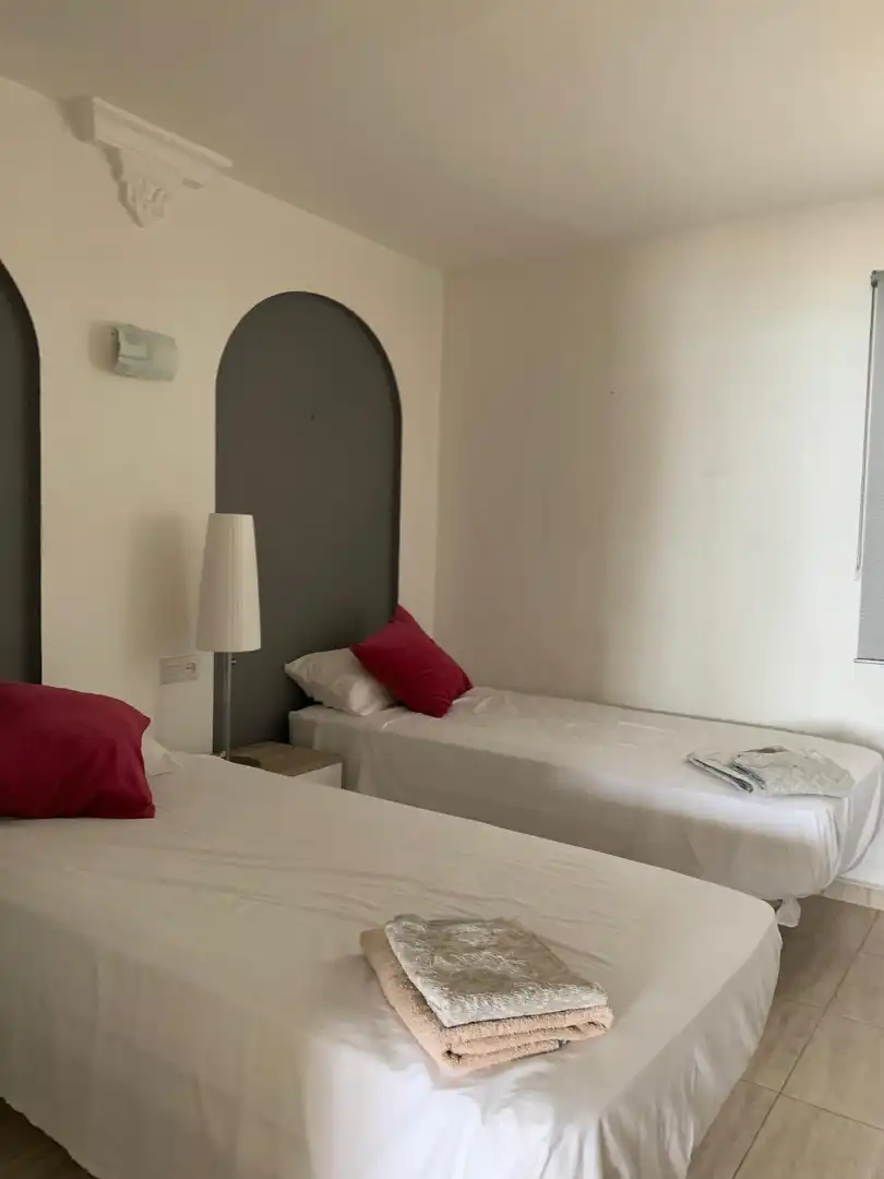 Dormitori de Apartament en venda en Mijas amb Aire condicionat, Terrassa i Moblat
