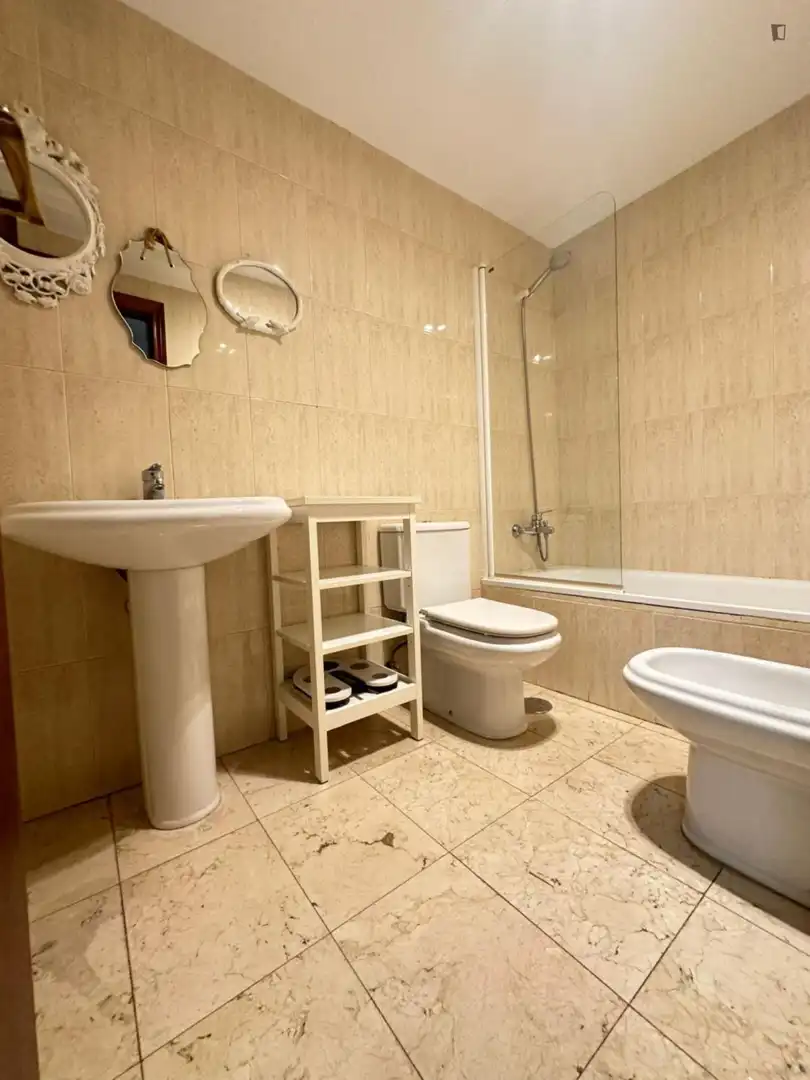 Bathroom of Apartments for share in Las Palmas de Gran Canaria  with Furnished, Oven and Microwave