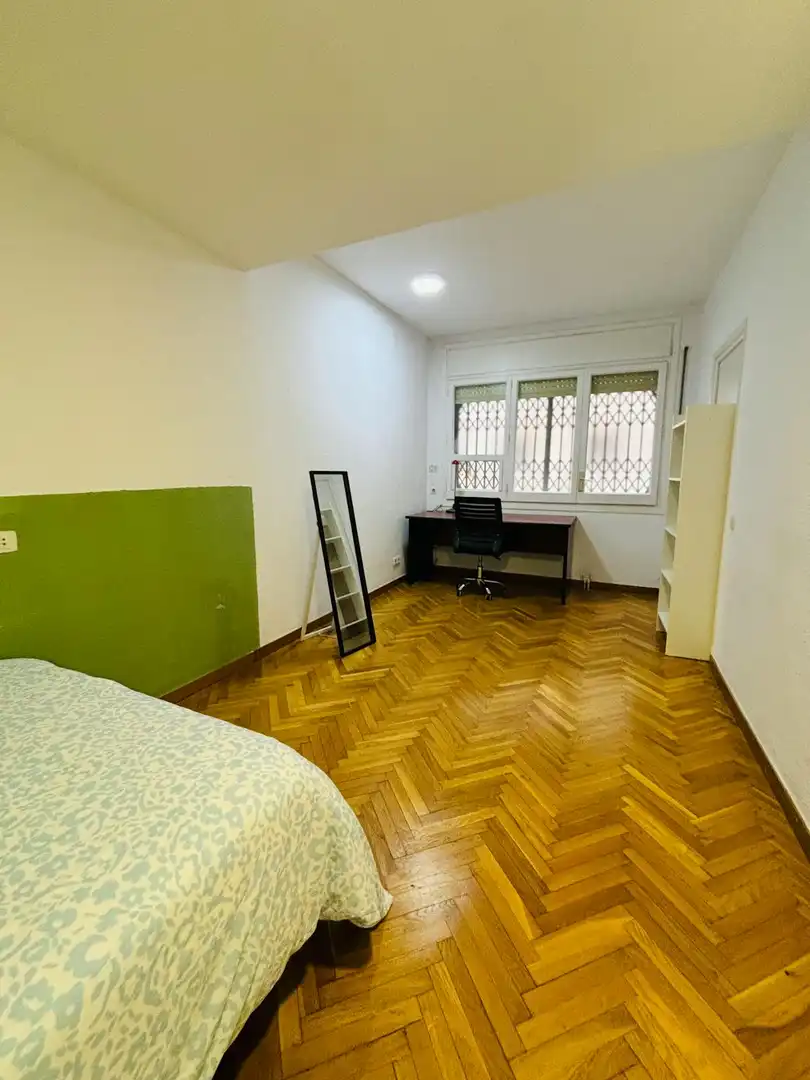 Habitación de Piso para compartir en Barcelona con Aire acondicionado, Calefacción y Amueblado