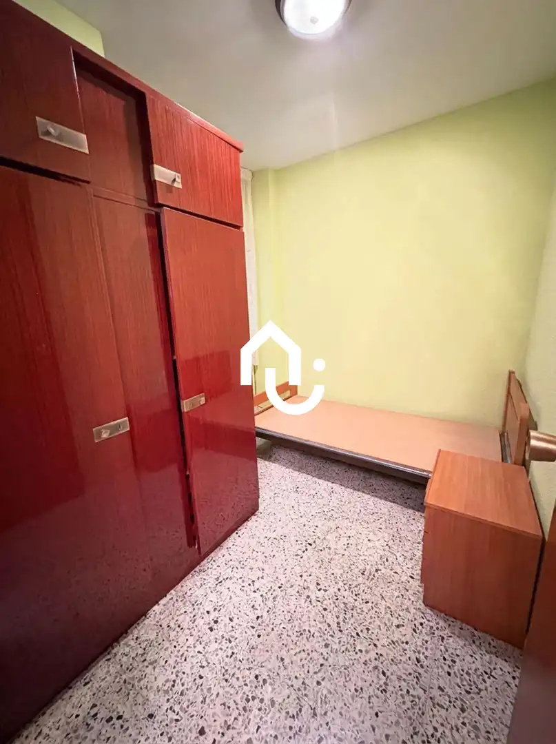 Habitación de Piso en venta en Santa Coloma de Gramenet con Terraza