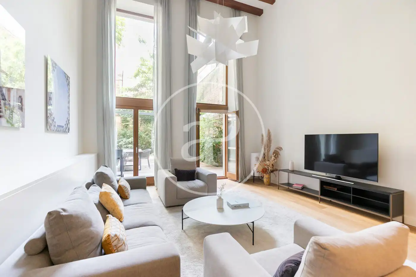 Wohnzimmer von Maisonette zum Verkauf in  Barcelona Capital mit Klimaanlage, Heizung und Privatgarten