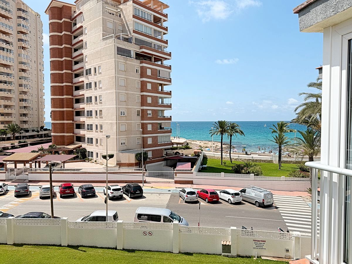 Vista exterior de Apartament en venda en Calpe / Calp amb Jardí privat i Moblat