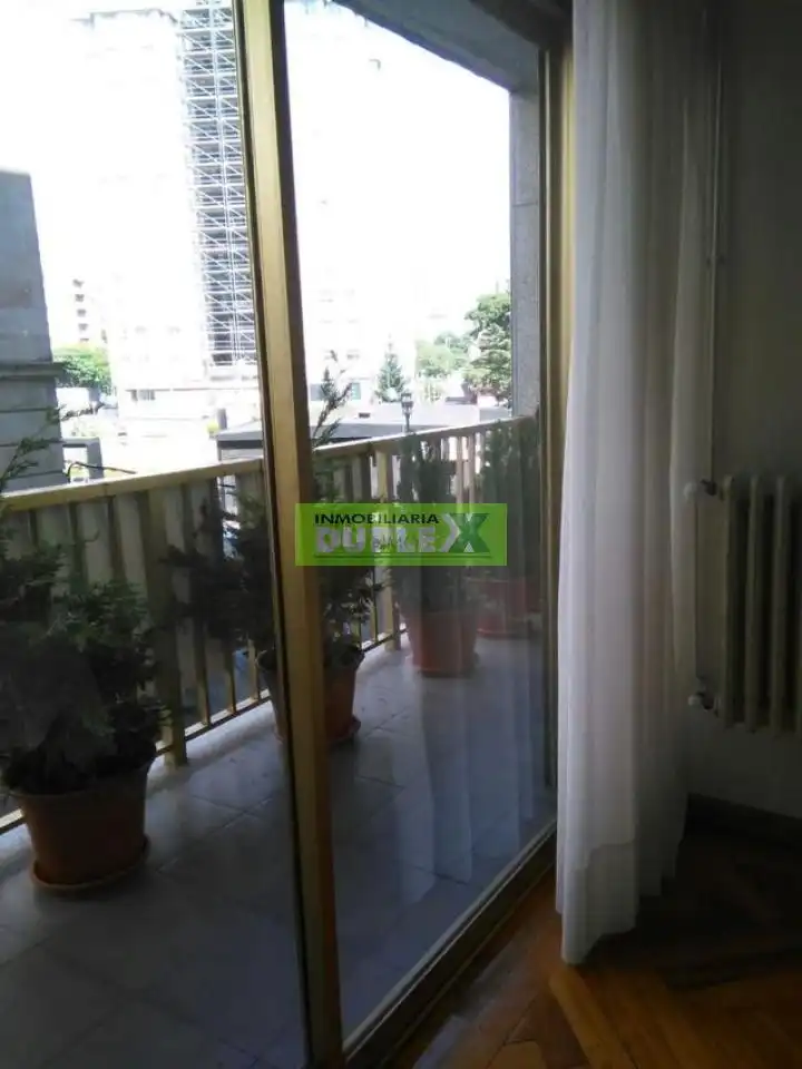 Terrassa de Pis en venda en Pontevedra Capital  amb Calefacció, Parquet i Terrassa