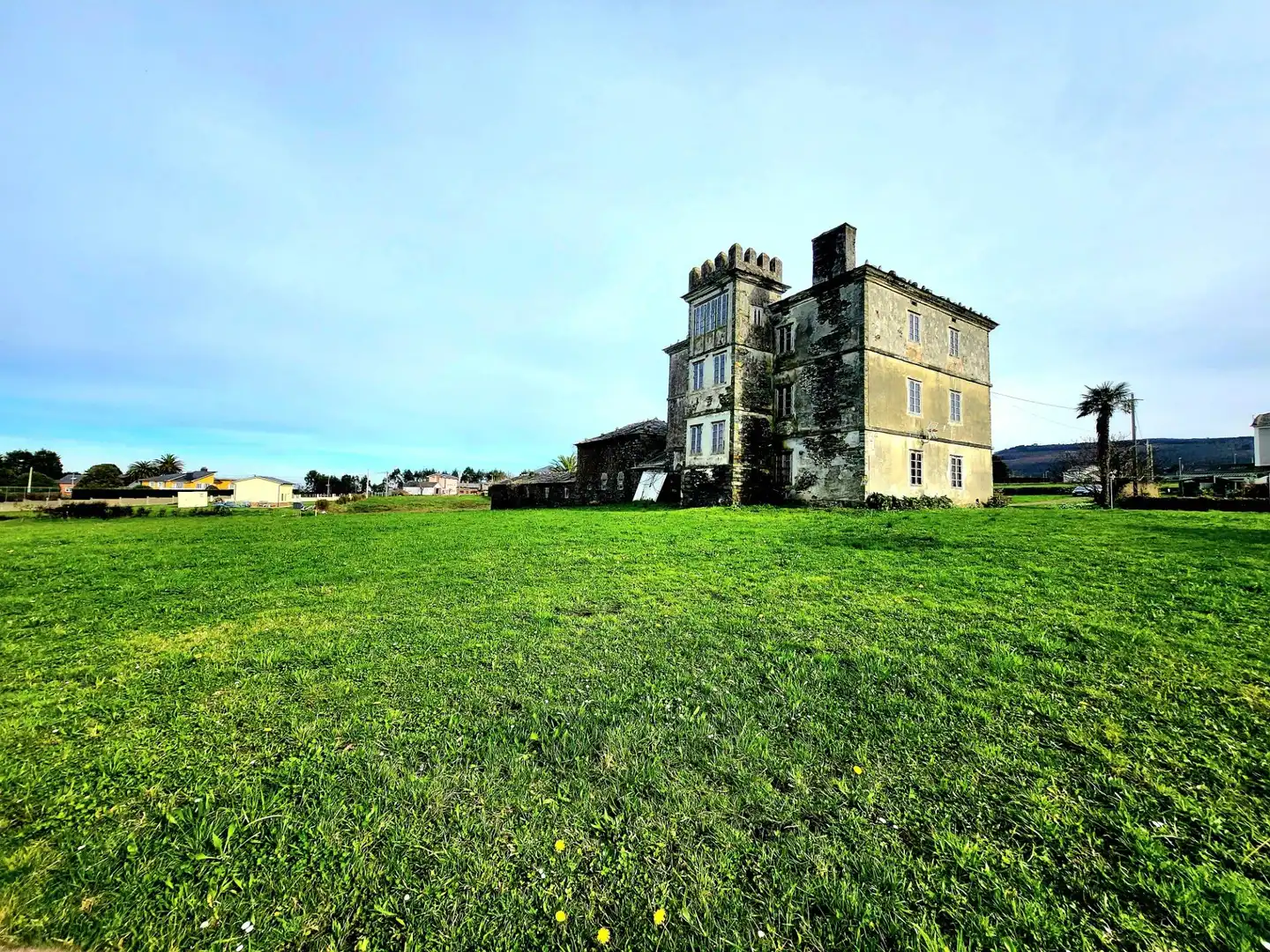 Außenansicht von Country house zum Verkauf in Coaña mit Privatgarten, Abstellraum und Balkon