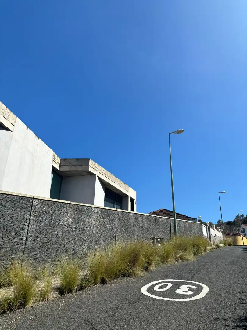 Vista exterior de Casa o xalet en venda en Las Palmas de Gran Canaria amb Jardí privat, Terrassa i Traster