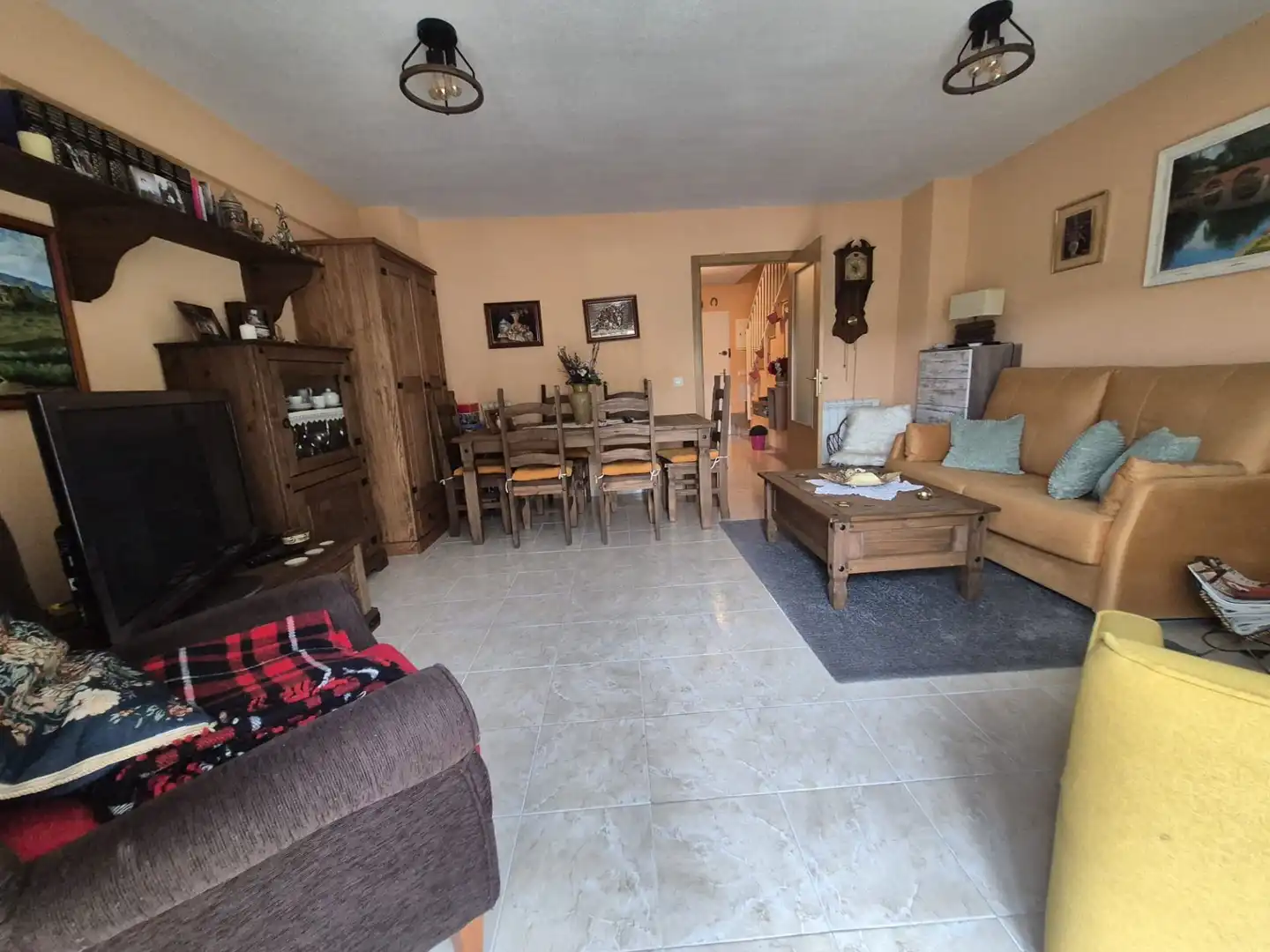 Sala de estar de Dúplex en venta en Navaluenga con Calefacción, Terraza y Amueblado