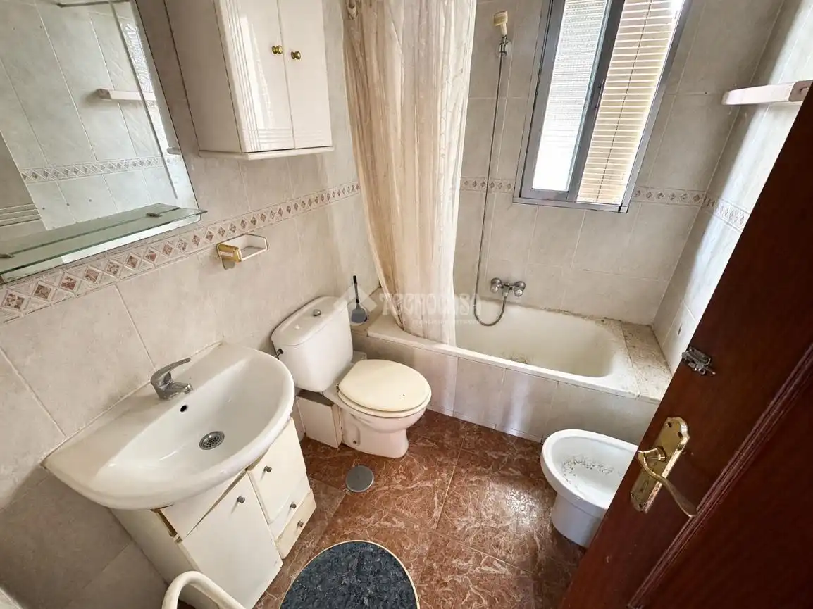 Bathroom of Flat for sale in Aranjuez  with Air Conditioner and Storage room